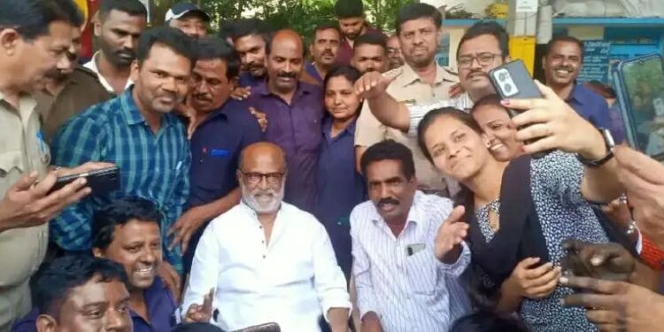 അപ്രതീക്ഷിത സന്ദര്‍ശനം നടത്തി സൂപ്പര്‍സ്റ്റാര്‍ രജനികാന്ത്. വര്‍ഷങ്ങള്‍ക്ക് മുമ്പ് താൻ ജോലി ചെയ്ത അതേ ബസ് ഡിപ്പോയില്‍