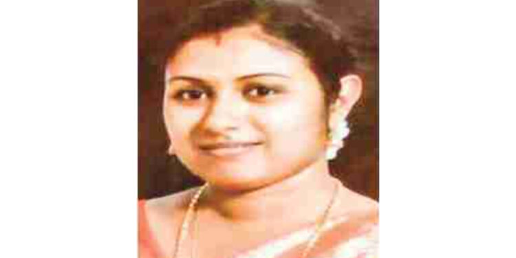 ഓട്ടോ ആറ്റിലേക്ക് മറിഞ്ഞ്യുവതി മരിച്ചു; മകനെ കാണാതായി