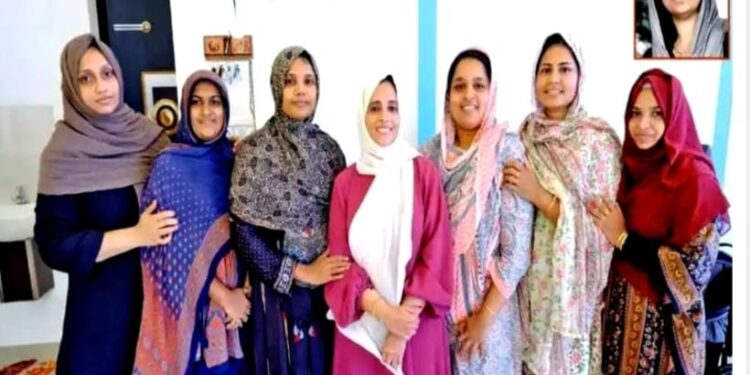തൊട്ടടുത്ത വീടുകളിലേക്ക് വിവാഹിതരായി എത്തിയ എട്ടു മരുമക്കള്‍ ഒരുമിച്ചുനിന്നു ഹൃദ്രോഗിയുടെ കുടുംബത്തിന് വീട് ഉണ്ടാക്കാൻ.ഒരുങ്ങിയത്‌ 11 ലക്ഷത്തിന്റെ വീട്