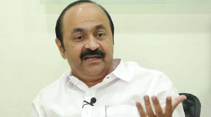 കോണ്ഗ്രസിലെ നെറ്റിപ്പട്ടം കെട്ടിയ ഗജവീരനാണ് കെ മുരളീധരനെന്ന് പ്രതിപക്ഷ നേതാവ് വിഡി സതീശന്.