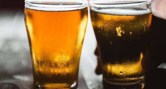 ഇടുക്കിയില്‍ വയോധികന്‍ മരിച്ചു; ബാറ്ററിയിലെ വെള്ളം അബദ്ധത്തില്‍ മദ്യത്തില്‍ ഒഴിച്ചുകഴിച്ചു