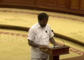 നിയമസഭാം​ഗമായി സത്യപ്രതിജ്ഞ ചെയ്തു; ചാണ്ടി ഉമ്മന്‍