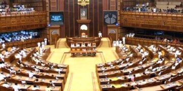 സോളാർ ഗൂഢാലോചനയിൽ അല്പസമയത്തിനുള്ളിൽ സഭ നിർത്തി വച്ച് ചർച്ച തുടങ്ങും.