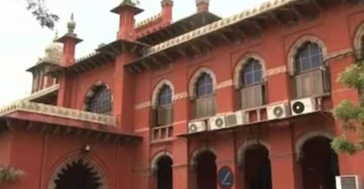 മാതാപിതാക്കളെ നോക്കാത്ത മക്കൾക്ക് അവരുടെ സ്വത്തിൽ അവകാശമില്ലെന്ന് മദ്രാസ് ഹൈക്കോടതി