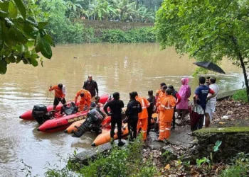 മൂന്നുവയസുകാരന്റെ മൃതദേഹം കണ്ടെത്തി. ഓട്ടോ ആറ്റിലേക്ക് മറിഞ്ഞ് അപകടം
