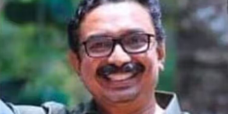 വീടിനുള്ളിൽ ജീവനൊടുക്കിയ നിലയിൽ കണ്ടെത്തി; സഹകരണ ബാങ്ക് മാനേജരെ