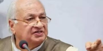 ഒരു ബില്ലില്‍ ഒപ്പിട്ടു; വിവാദബില്ലില്‍ നിലപാട് മാറ്റാതെ ഗവര്‍ണര്‍