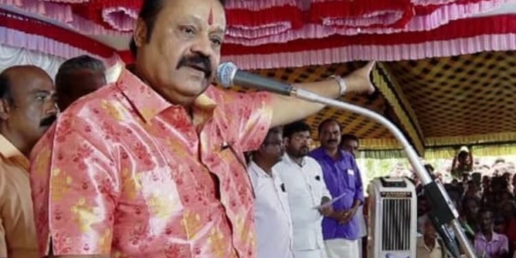 യൂത്ത് കോൺഗ്രസ് പ്രവർത്തകരെ പിന്തുണച്ച് നടനും ബിജെപി നേതാവുമായ സുരേഷ് ഗോപി