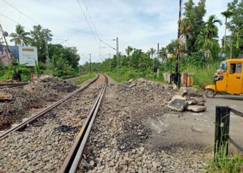 തകഴി റെയിൽവെ ക്രോസ് അടഞ്ഞുതന്നെ; തുടർച്ചയായി 5 ദിവസം അടച്ചിടുന്നത് ഇതാദ്യം