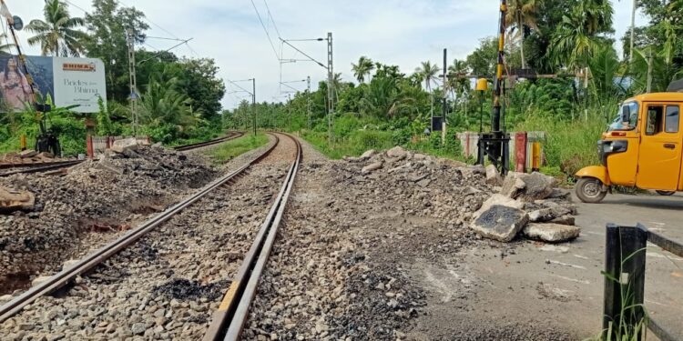 തകഴി റെയിൽവെ ക്രോസ് അടഞ്ഞുതന്നെ; തുടർച്ചയായി 5 ദിവസം അടച്ചിടുന്നത് ഇതാദ്യം