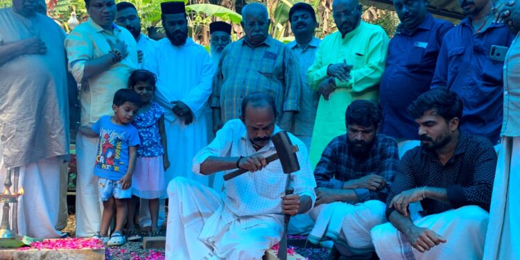 നെപ്പോളിയൻ’ കളിവള്ളത്തിൻ്റെ ഉളികുത്തു കർമ്മം ഇന്ന് നടന്നു.