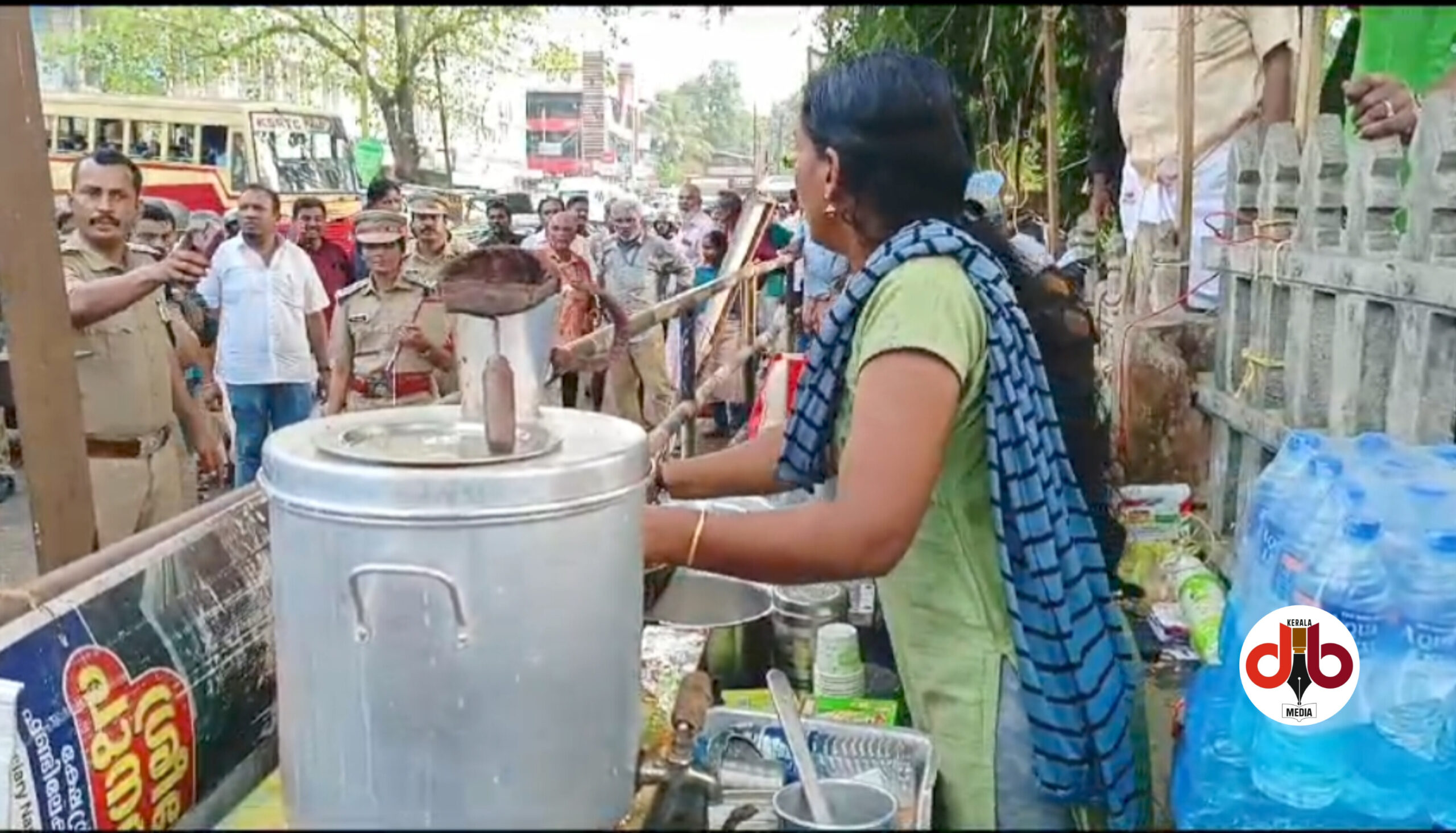 വഴിയോര കച്ചവടക്കാരെ ഒഴിപ്പിക്കുന്നതുമായി ബന്ധപ്പെട്ട് സംഘർഷം
