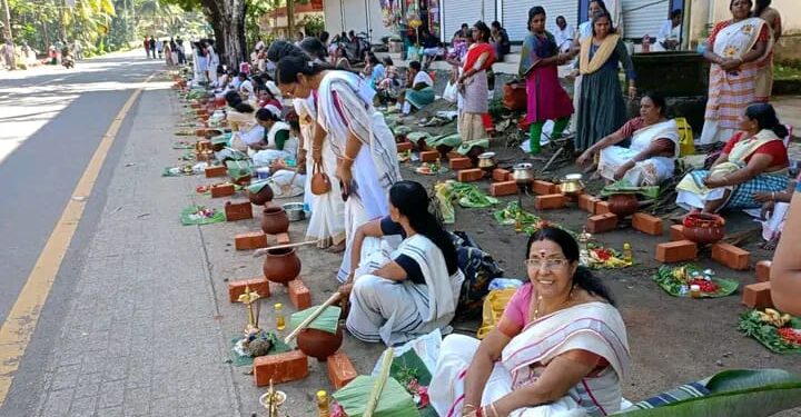 മഹായാഗഭൂമിയായി ചക്കുളത്തുകാവ് ശ്രീഭഗവതി ക്ഷേത്രം; വ്യതശുദ്ധിയോടെ ഭക്തർ പൊങ്കാല സമർപ്പണം നടത്തി