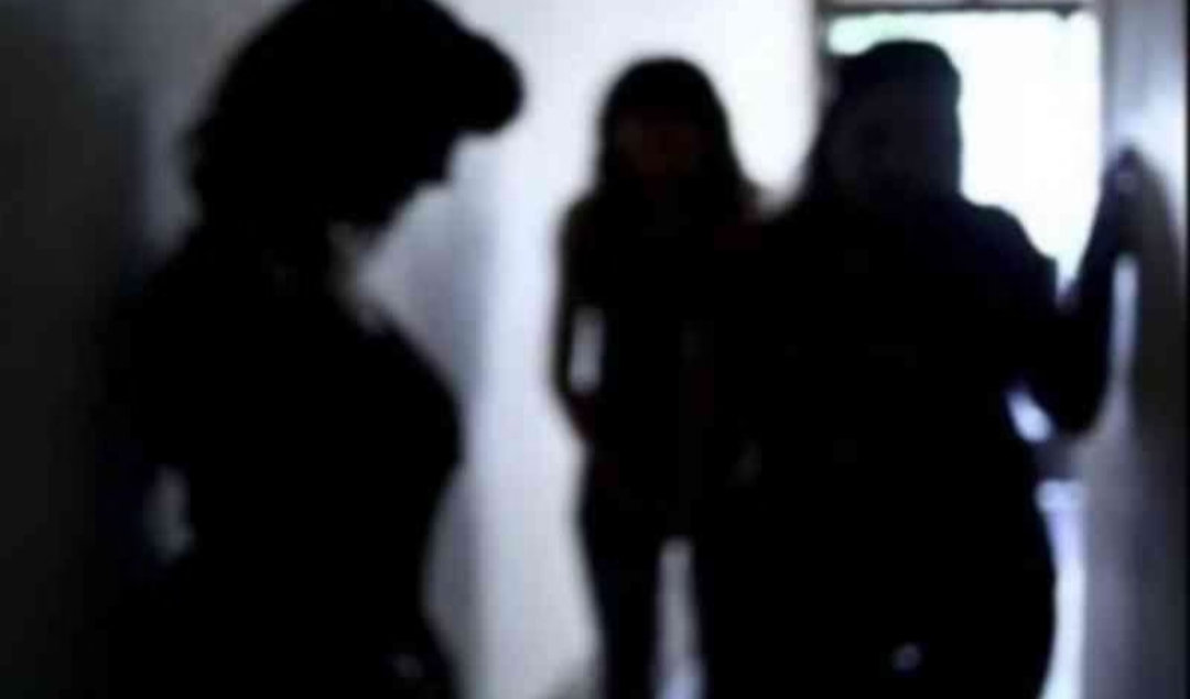 നേതാവിനെ കണ്ട് ഞെട്ടി പോലീസ്; ഹോട്ടൽ കേന്ദ്രീകരിച്ച് സെക്സ് റാക്കറ്റ്