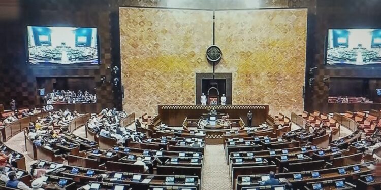 പാർലമെന്റിൽ പ്രതിപക്ഷ എംപിമാരുടെ അഭാവത്തിൽ; ക്രിമിനൽ നിയമ പരിഷ്കരണ ബില്ലുകളടക്കം ലോക്സഭ പാസാക്കി