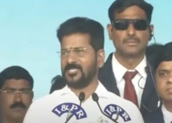കോൺഗ്രസ് സർക്കാർ അധികാരമേറ്റു തെലങ്കാനയിൽ; രേവന്ത് റെഡ്ഡി മുഖ്യമന്ത്രിയായി സത്യപ്രതിജ്ഞ ചെയ്തു