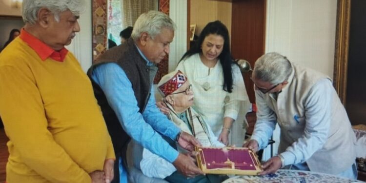 അയോധ്യയിലെ രാമക്ഷേത്രത്തിന്റെ പ്രതിഷ്ഠാ ചടങ്ങില്‍ പങ്കെടുക്കാന്‍ ബി.ജെ.പിയുടെ മുതിർന്ന നേതാക്കളായ എൽ. കെ അദ്വാനിയെയും മുരളി മനോഹർ ജോഷിയെയും ക്ഷണിച്ച്; വിശ്വഹിന്ദു പരിഷത്ത്