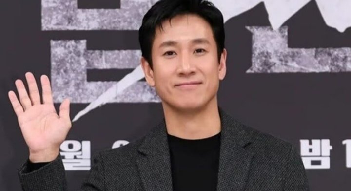 പാരസൈറ്റ്’ സിനിമയിലെ നടൻ ലീ സൺ ക്യുങിനെ കാറിനുള്ളിൽ; മരിച്ച നിലയിൽ കണ്ടെത്തി