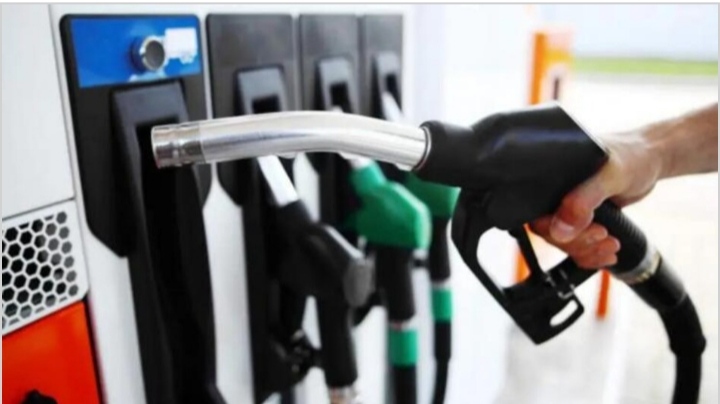 പെട്രൊളിന്റെയും ഡീസലിന്റെയും വില കേന്ദ്ര സർക്കാർ ഉടൻ കുറച്ചേക്കും; എണ്ണക്കമ്പനികളുമായി ചര്‍ച്ച നടത്തി കേന്ദ്രം