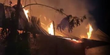 മഹാരാഷ്ട്രയിലെ ഗ്ലൗസ് നിര്‍മ്മാണ ഫാക്ടറിയില്‍ വൻ തീപിടുത്തം; ആറ് പേര്‍ പൊള്ളലേറ്റ് മരിച്ചു.