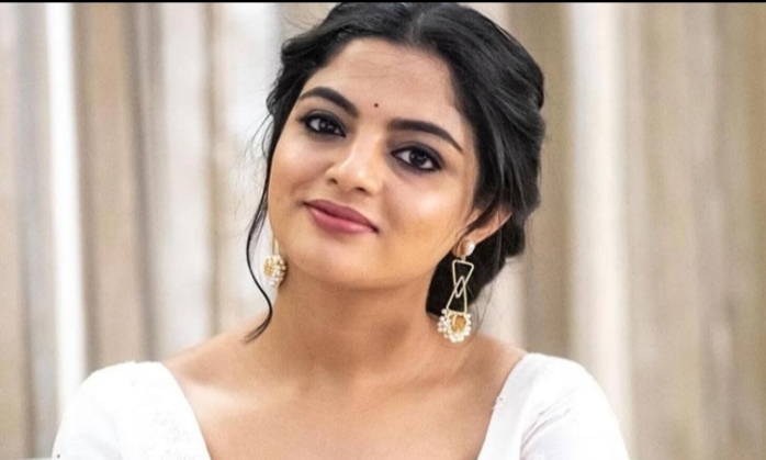 പെണ്ണുകാണലിനോട് യോജിക്കുന്നില്ല’ സ്ത്രീധനം ചോദിക്കുന്നവനെ കെട്ടില്ല; നിഖില വിമൽ