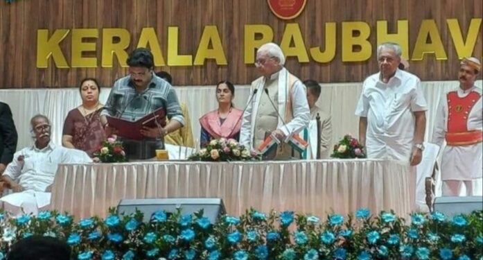 കടന്നപ്പള്ളിയും കെ ബി ​ഗണേഷ് കുമാറും സത്യപ്രതിജ്ഞ ചെയ്തു; മിണ്ടാതെ മുഖ്യമന്ത്രിയും ഗവര്‍ണറും