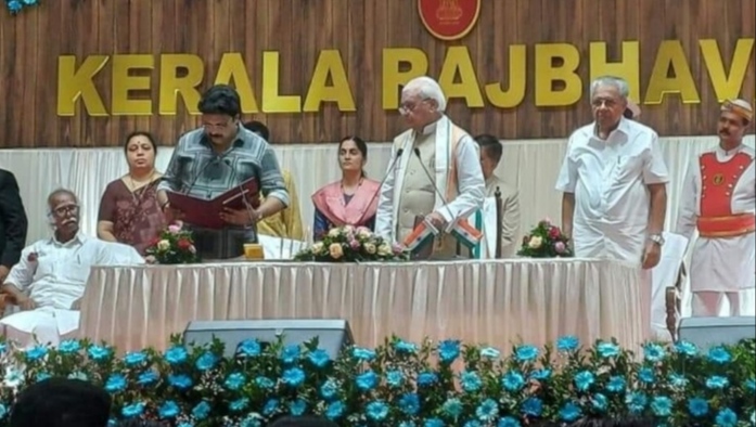 കടന്നപ്പള്ളിയും കെ ബി ​ഗണേഷ് കുമാറും സത്യപ്രതിജ്ഞ ചെയ്തു; മിണ്ടാതെ മുഖ്യമന്ത്രിയും ഗവര്‍ണറും