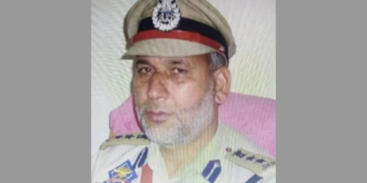 ജമ്മു കശ്മീരിൽ വിരമിച്ച മുതിർന്ന പോലീസ് ഉദ്യോഗസ്ഥനെ ഭീകരർ; വെടിവച്ചു കൊന്നു