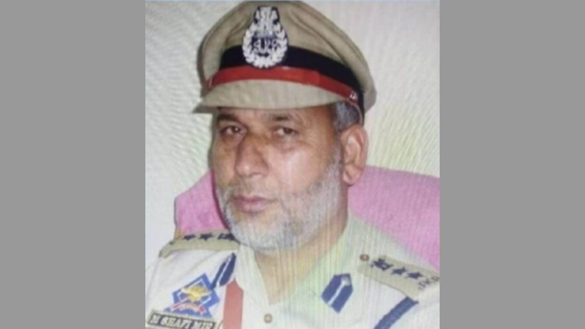 ജമ്മു കശ്മീരിൽ വിരമിച്ച മുതിർന്ന പോലീസ് ഉദ്യോഗസ്ഥനെ ഭീകരർ; വെടിവച്ചു കൊന്നു