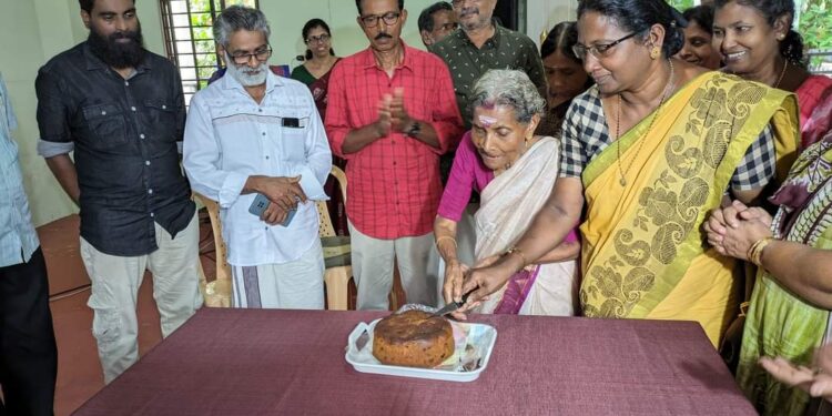 മുത്തഛനും മുത്തശ്ശിക്കും കൊച്ചുമക്കളുടെ കൂട്ടുകാരുമായി ഒത്തുചേരാൻ; പ്രമാടം പ്രഗതി സ്കൂളിൽ ഹായ് ക്ലബ്ബിന് തുടക്കമായി
