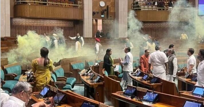 ലോക്‌സഭയില്‍ വന്‍ സുരക്ഷാ വീഴ്ചയുണ്ടായെന്ന്; റിപ്പോര്‍ട്ട്