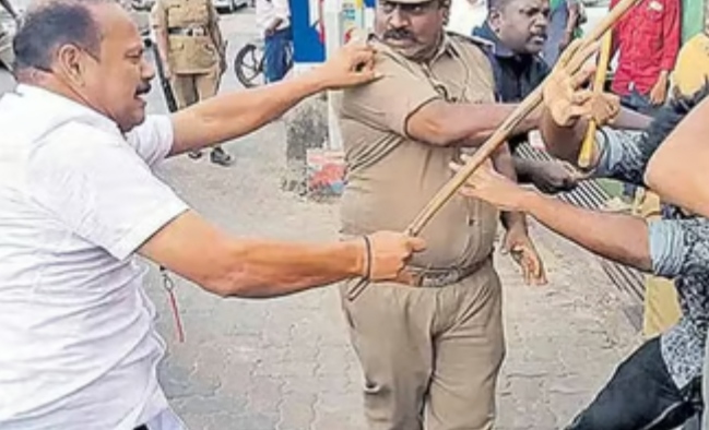 മുഖ്യമന്ത്രിയുടെ ഗൺമാനും സുരക്ഷാ സേനയിലെ ഉദ്യോഗസ്ഥർക്കും; പൊലീസിന്‍റെ നോട്ടീസ്