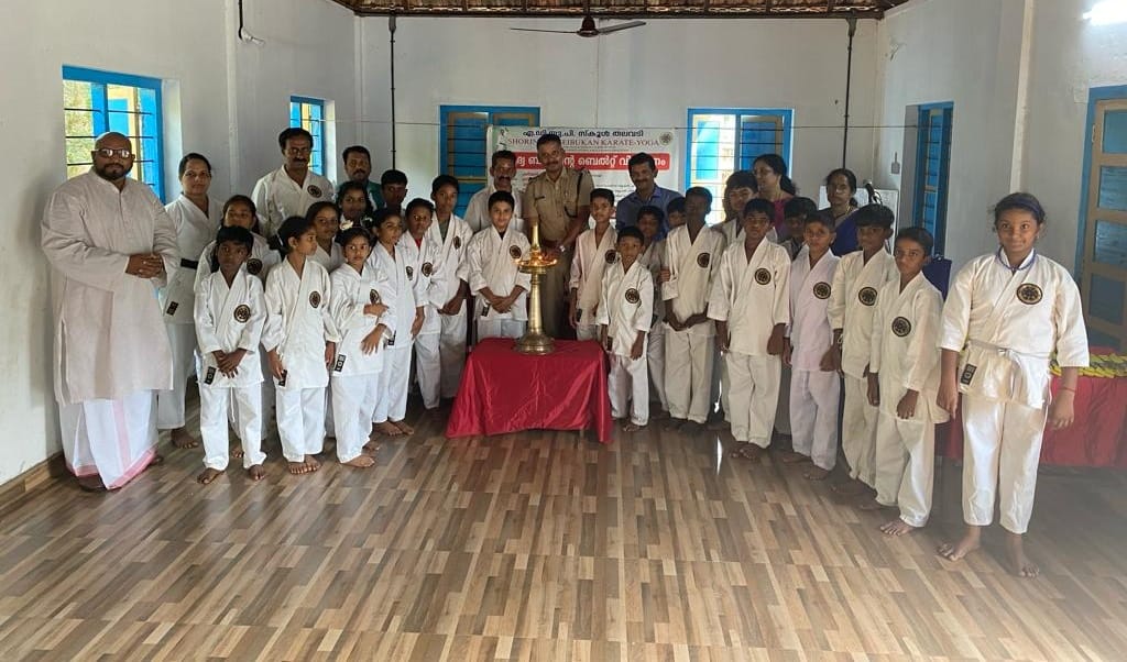 കരാട്ടെ പരിശീലനം ലഭിച്ച വിദ്യാർത്ഥികൾക്ക് ബെൽറ്റ്; വിതരണം ചെയ്തു