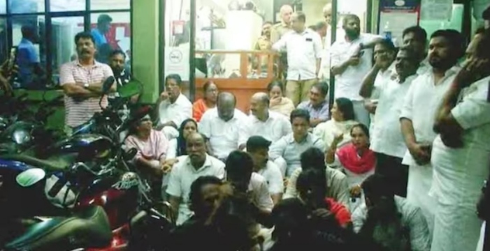 കോൺഗ്രസ് ഉപരോധം; പ്രവർത്തകർക്കെതിരെ ജാമ്യമില്ലാവകുപ്പ് പ്രകാരം കേസെടുത്തതിൽ പ്രതിഷേധിച്ചു ഉപരോധം പുലർച്ചെ രണ്ടുവരെ നീണ്ടു