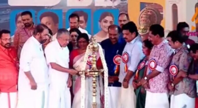 മുഖ്യമന്ത്രി പിണറായി വിജയൻ കൊല്ലത്ത് സംസ്ഥാന സ്‌കൂൾ കലോത്സവം; ഉദ്ഘാടനം ചെയ്തു
