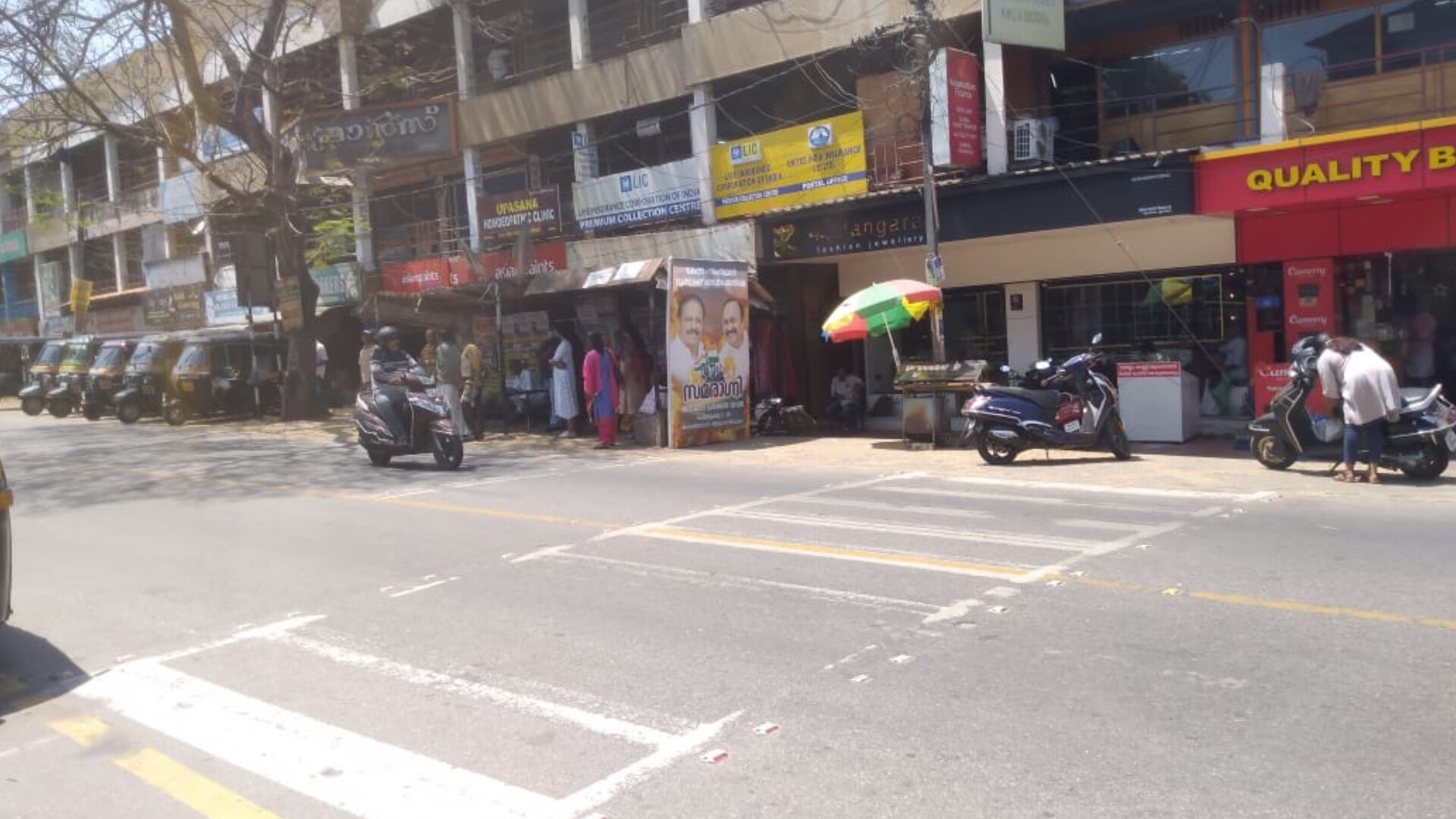 എടത്വ ജംഗ്ഷനിൽ ബസ് കാത്തിരിപ്പു കേന്ദ്രവും ഇല്ല; സീബ്ര ക്രോസ് മാഞ്ഞു പോയിട്ട് നടപടിയും ഇല്ല