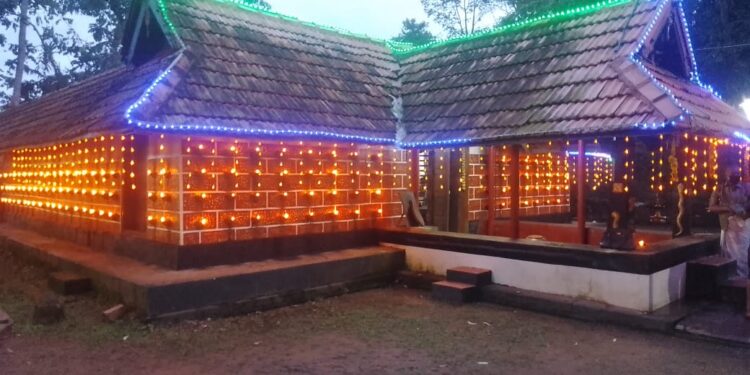 തലവെടി പനയന്നൂർക്കാവ് ത്രിപുരസുന്ദരി ക്ഷേത്രത്തിലെ ഉത്സവത്തിന് കൊടിയേറി