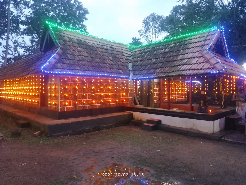 തലവെടി പനയന്നൂർക്കാവ് ത്രിപുരസുന്ദരി ക്ഷേത്രത്തിലെ ഉത്സവത്തിന് കൊടിയേറി