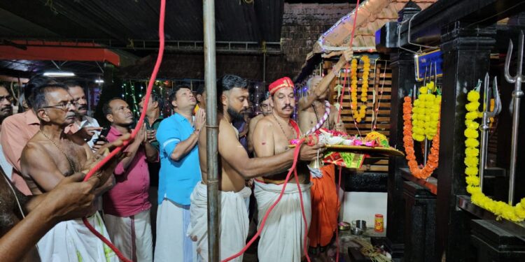 തലവെടി പനയന്നൂർക്കാവ് ത്രിപുരസുന്ദരി ക്ഷേത്രത്തിലെ ഉത്സവത്തിന് കൊടിയേറി