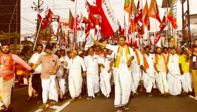 കെ സുരേന്ദ്രൻ നയിക്കുന്ന കേരള പദയാത്രക്ക്; തിരുനക്കരയിൽ വൻ സ്വീകരണം