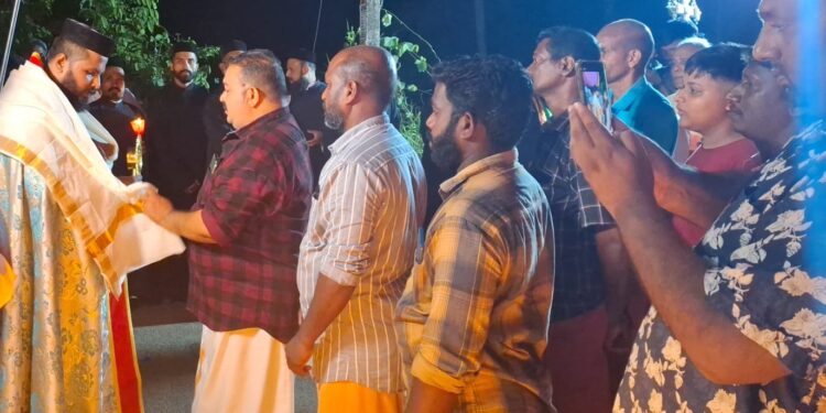 മതസൗഹാർദ്ദം വിളിച്ചോതി പെരുന്നാൾ റാസയ്ക്ക് ക്ഷേത്രനടയിൽ; സ്വീകരണം നല്കി