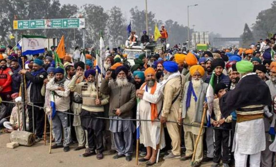 സംഘര്‍ഷത്തിനിടെ കര്‍ഷകന്‍ കൊല്ലപ്പെട്ടു; ഡല്‍ഹി ചലോ മാര്‍ച്ച് രണ്ടുദിവസത്തേക്ക് നിർത്തിവെച്ചു