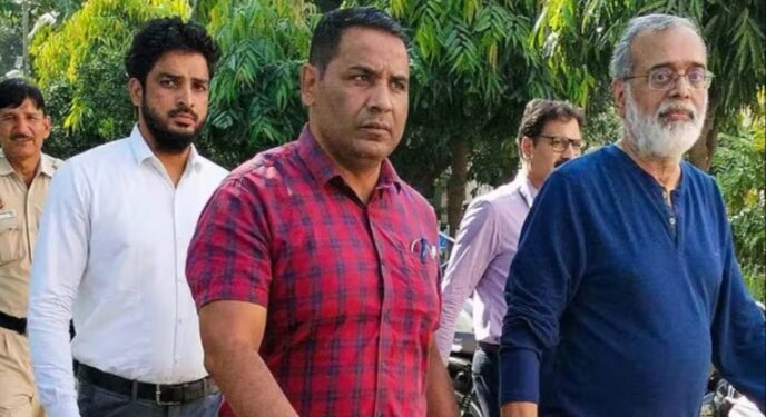 ന്യൂസ്ക്ലിക് സ്ഥാപനും എഡിറ്ററുമായ പ്രഭീർ പുരകായസ്തയ്ക്കെതിരേ 8000 പേജിന്‍റെ കുറ്റപത്രം സമർപ്പിച്ച്; ഡൽഹി പൊലീസ്