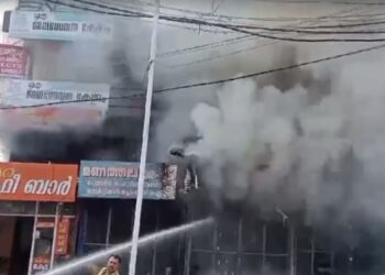 കോട്ടയം മെഡിക്കൽ കോളേജ് ആശുപത്രിയ്ക്ക് സമീപം; മൂന്ന് കടകൾക്ക് തീപിടിച്ചു