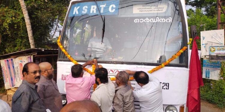 പാരേത്തോട് ആലംതുരുത്തി വഴിയുള്ള കെഎസ്ആർടിസി സർവീസ് മുടങ്ങുന്നു ; എടത്വ വികസന സമിതി നിവേദനം നല്കി