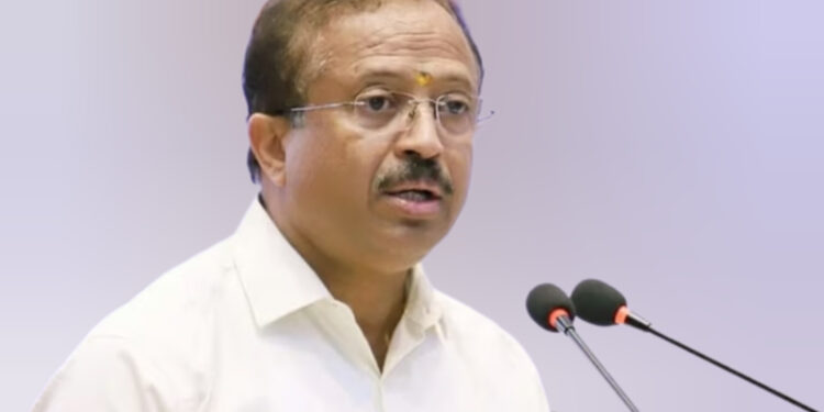 വ്യവഹാരം നടത്തി തറവാട് മുടിച്ച ചില കാരണവൻമാരെപ്പോലെയാണ് പിണറായി വിജയനെന്ന്; വി മുരളീധരൻ