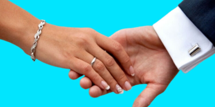 കാമുകന്‍ വധു വില നല്‍കാത്തതിന്റെ പേരില്‍ 35 കാരിയായ യുവതി: തന്റെ അഞ്ച് മാസം പ്രായമായ ഗര്‍ഭം അലസിപ്പിച്ചതായി റിപ്പോര്‍ട്ട്