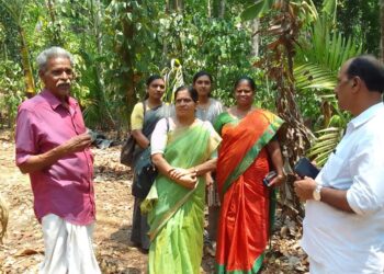 വരൾച്ച ബാധിച്ച കൃഷിയിടം എംഎൽഎ സന്ദർശിച്ചു