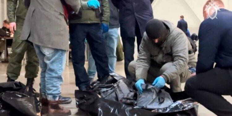 കുളിമുറിയിലും കോണിപ്പടികളിലും മൃതദേഹങ്ങൾ മാത്രം; ഭീകരാക്രമണത്തോടെ ദുരന്തഭൂമിയായി മാറിയിരിക്കുകയാണ് മോസ്കോയിലെ ക്രോക്കസ് ഹാൾ