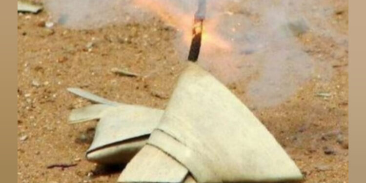 പഞ്ചായത്ത് സെക്രട്ടറിയെ സ്ഥലംമാറ്റിയതിൽ ആഹ്ലാദം; പടക്കം പൊട്ടിച്ചതിനെ തുടർന്നു സമീപത്തെ പുരയിടത്തിൽ തീ പടർന്നു